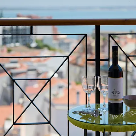 Apartman River Birds View, By Timecooler